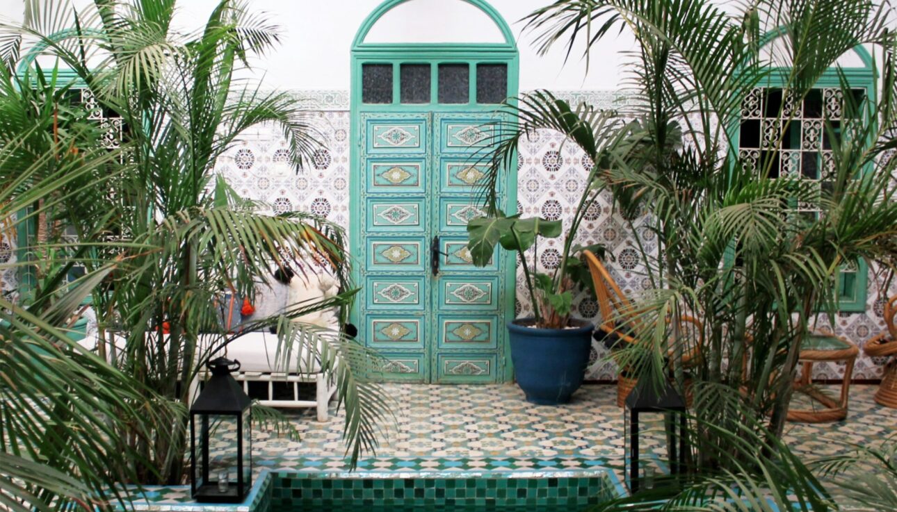 interno di un riad tradizionale in marocco
